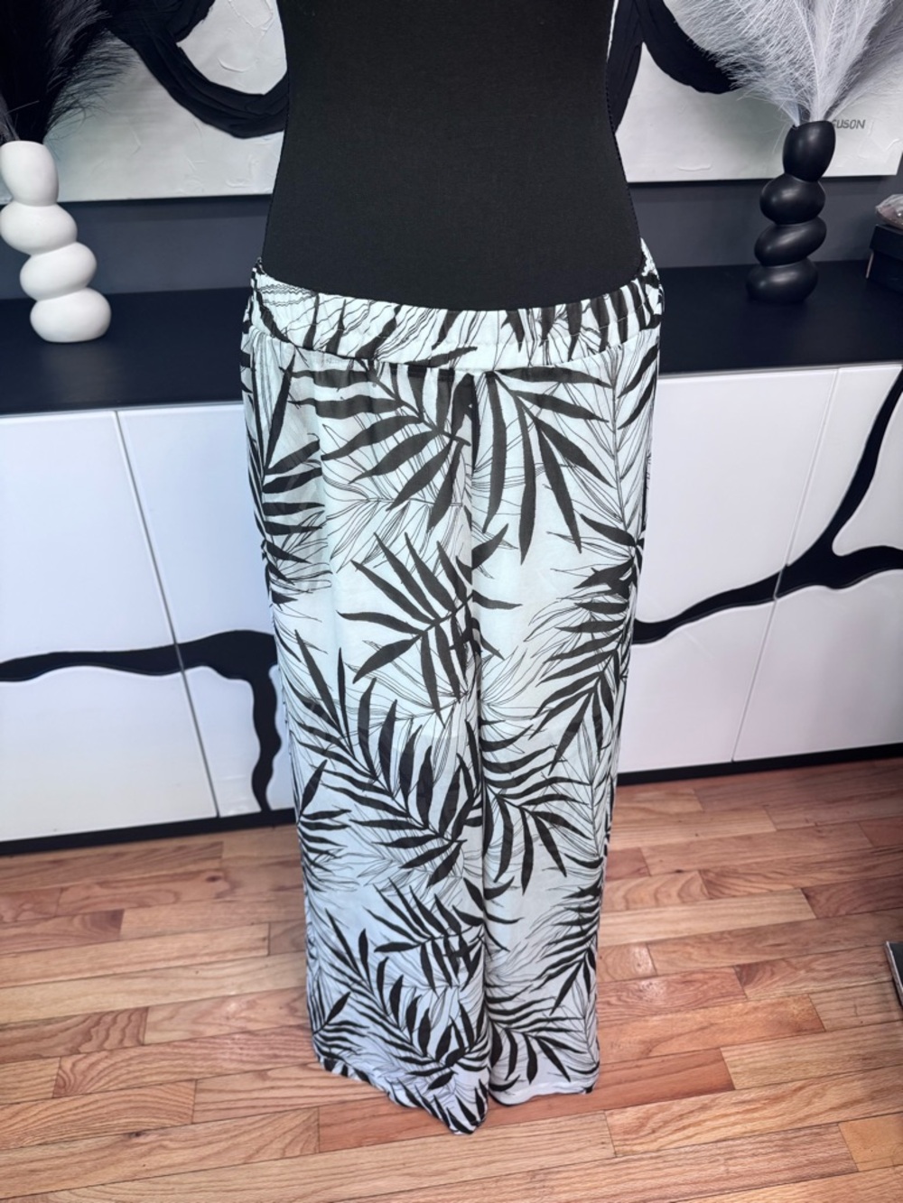 Mossimo Palm Print Wide Leg Pants Womens Black White Beach Resort Summer